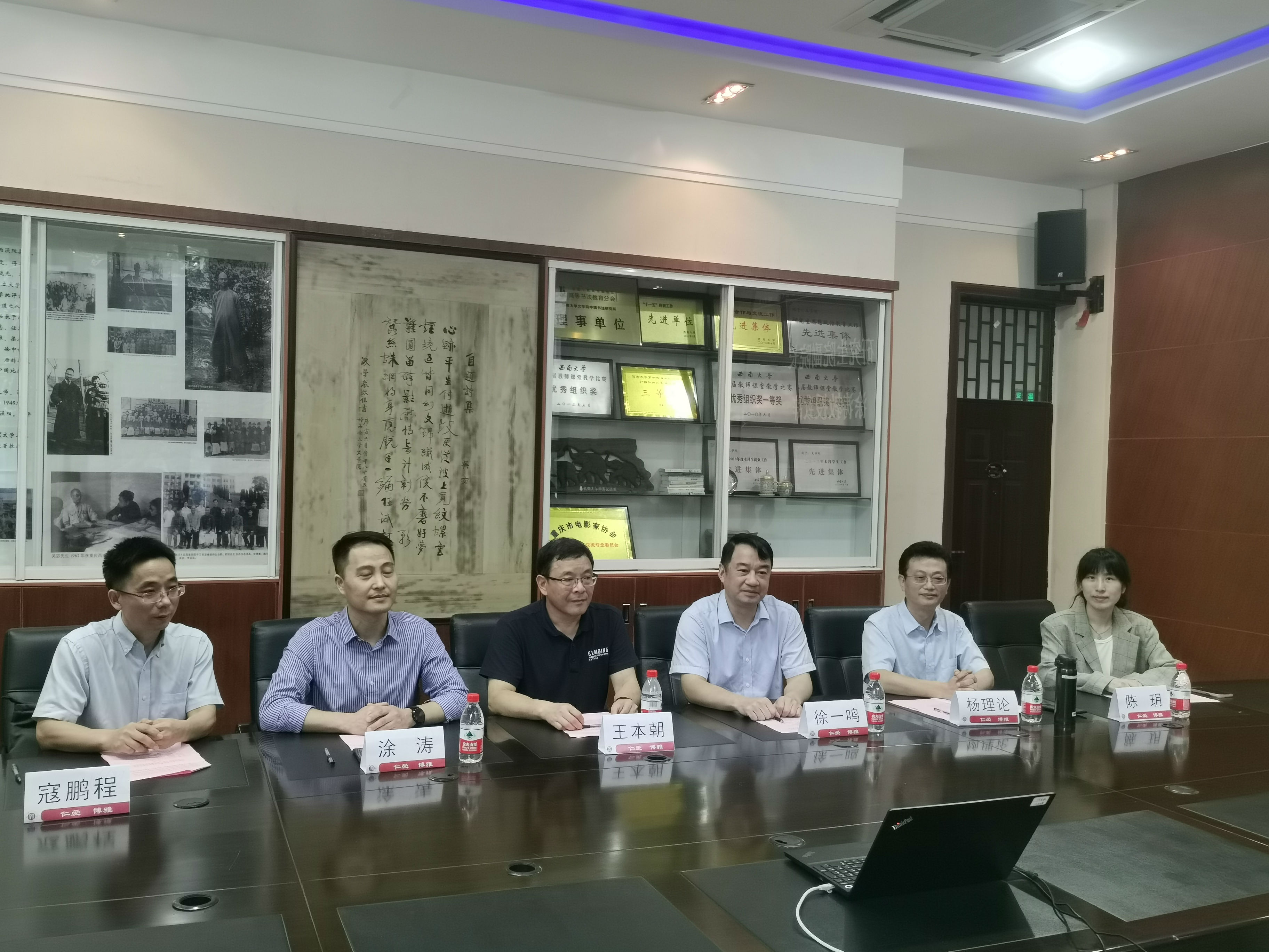 出席仪式全体教师.jpg
